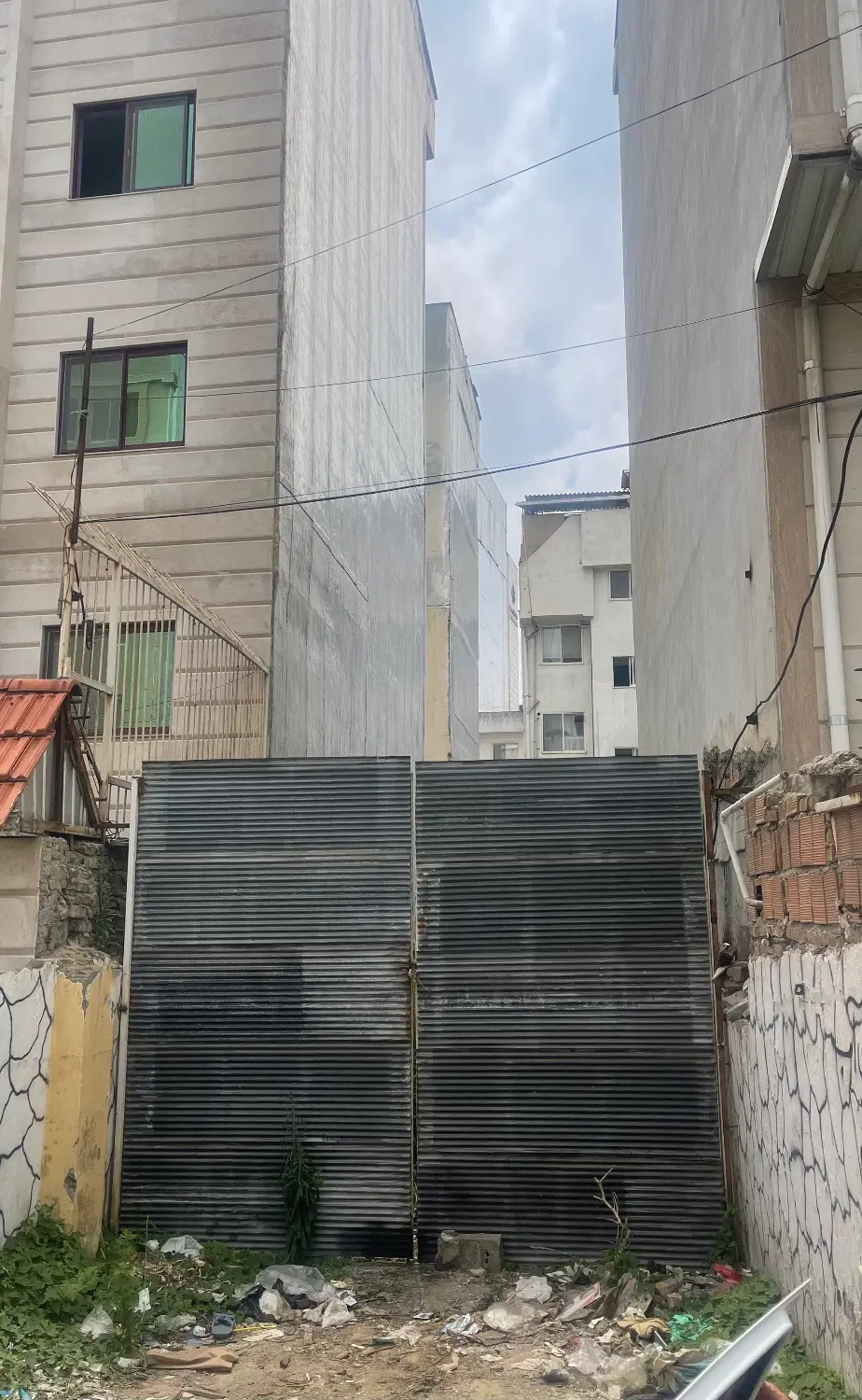 زمین خالی و گود برداری شده