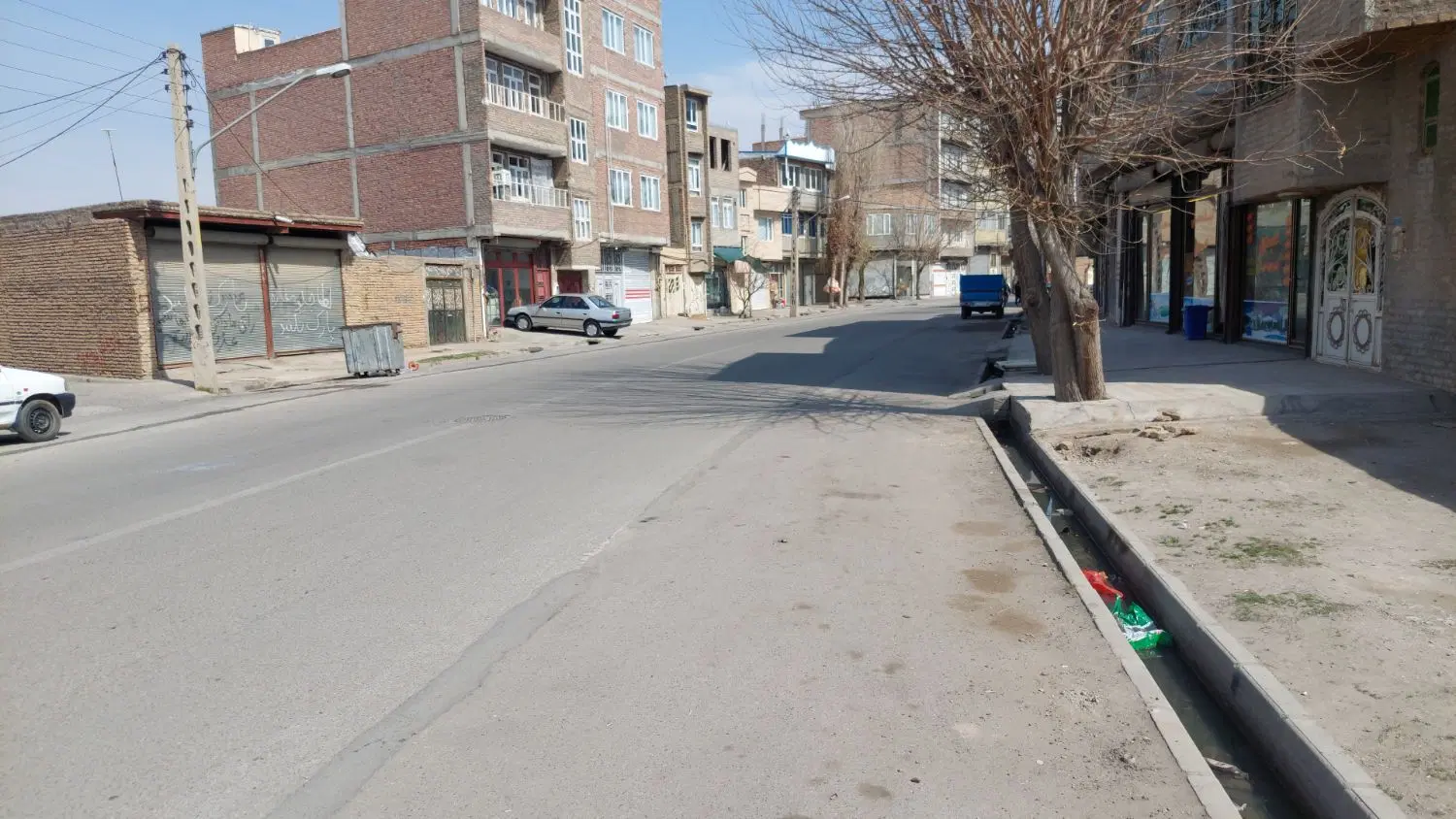 ساختمان مسکونی حیاط دار