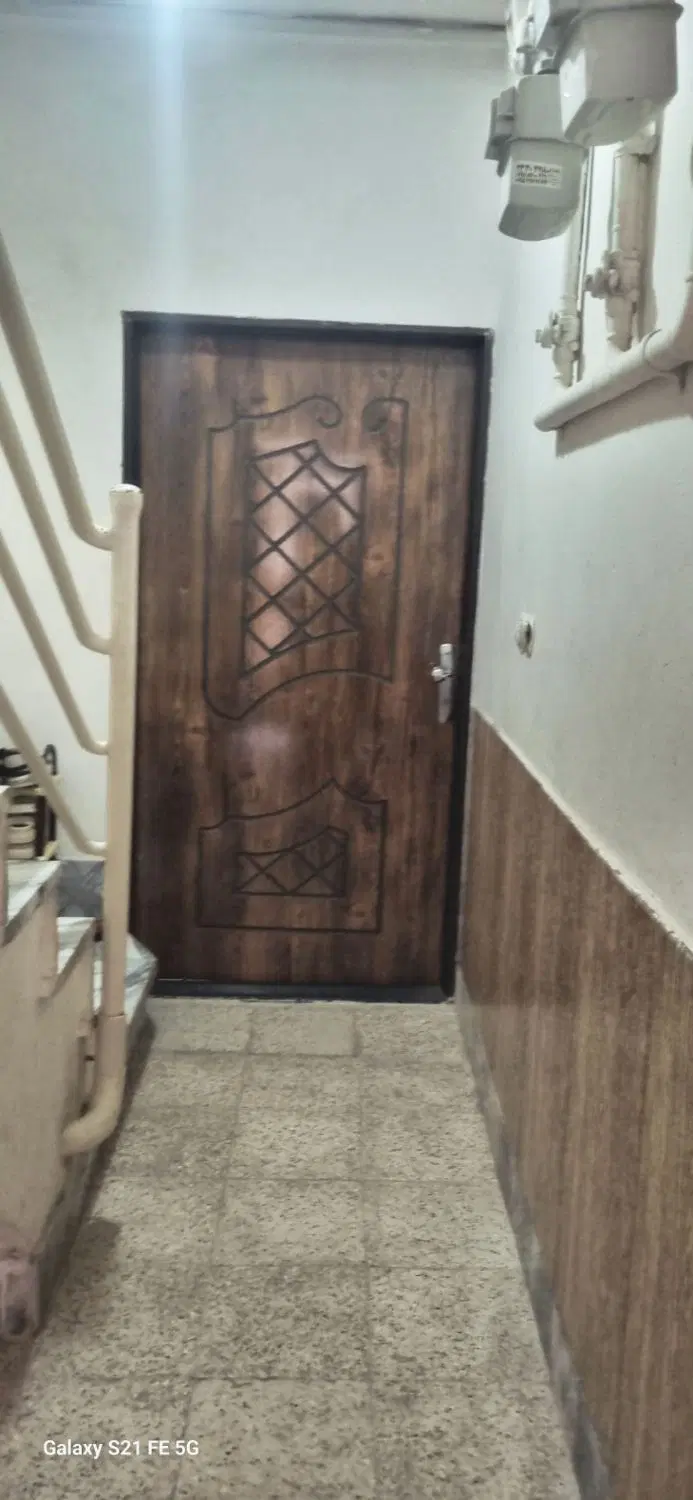 طبقه همکف با حیاط اختصاصی