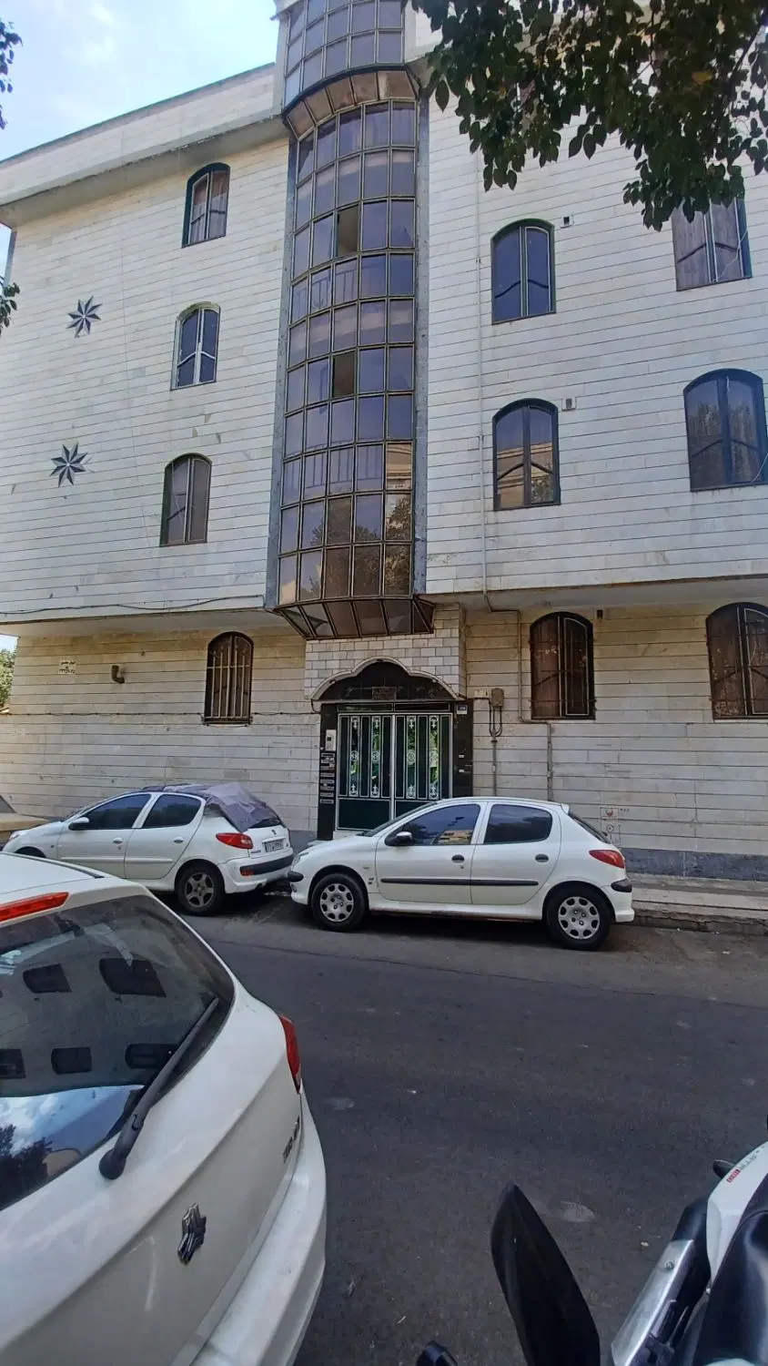 رهن آپارتمان ۵۶ متری با پارکینگ و انباری