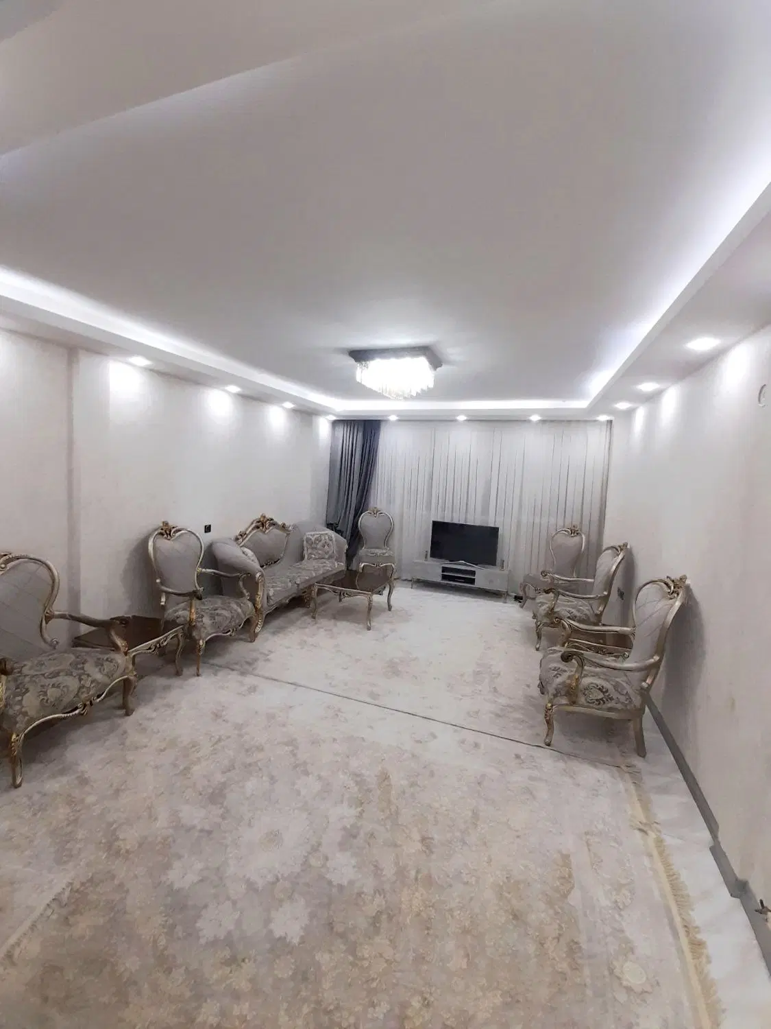 خانه ویلایی دربست با مغازه