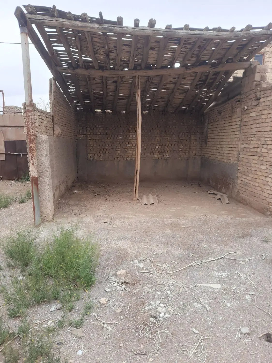 یک باب زمین در لوکیشن خوب منطقه دیوار کشی شده
