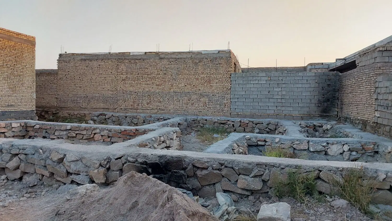زمین ۲۳۰ متر در مندلی