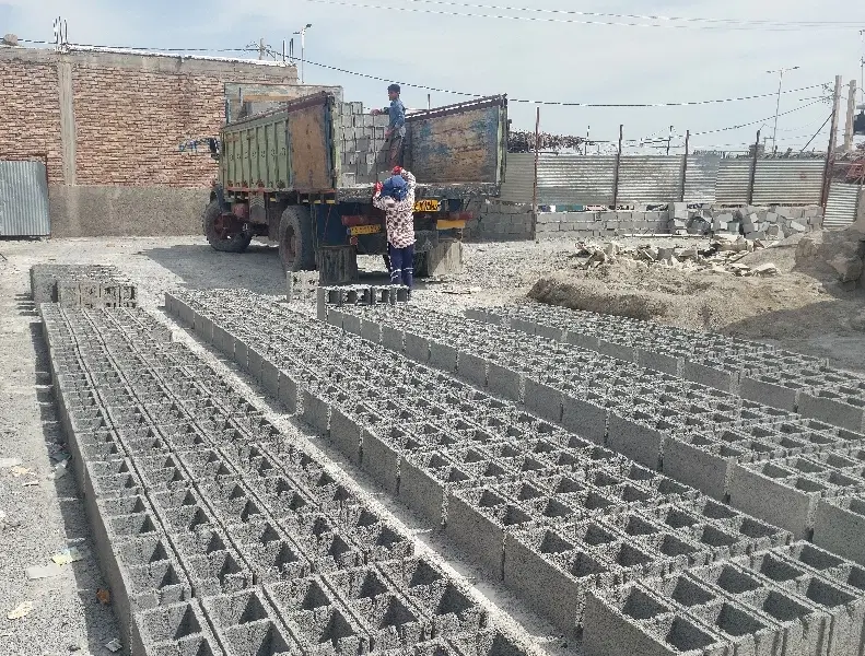 فروش کارگاه بلوکزنی فعال با نیروی کار