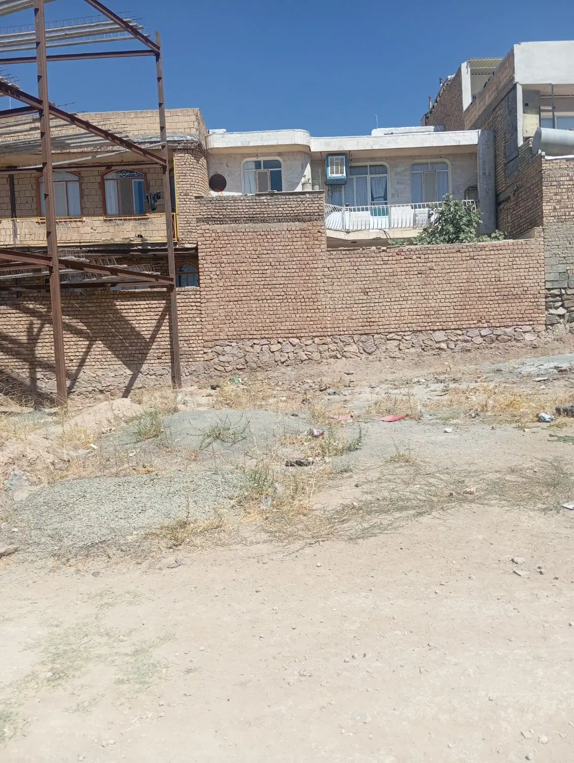 زمین 115متری