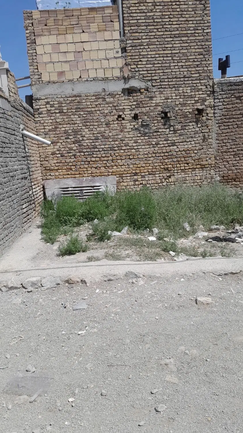 ساختمان نیمه کاره کوی لاله