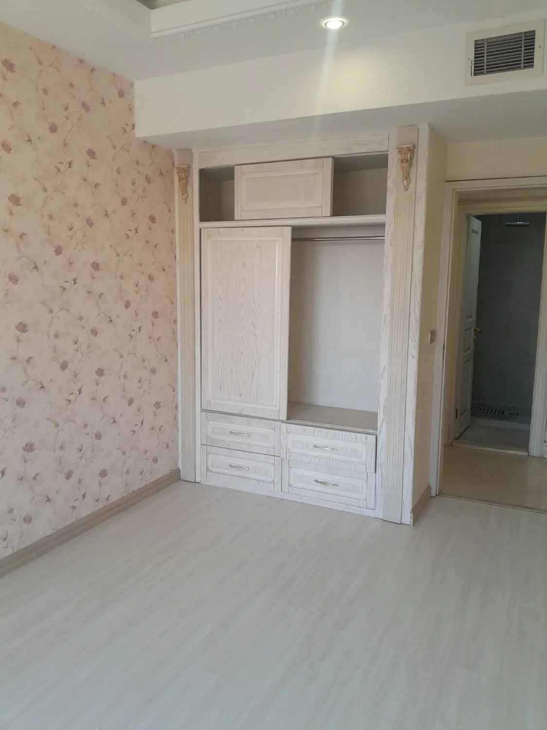 آپارتمان مسکونی ۲۰۰متر ۳خواب