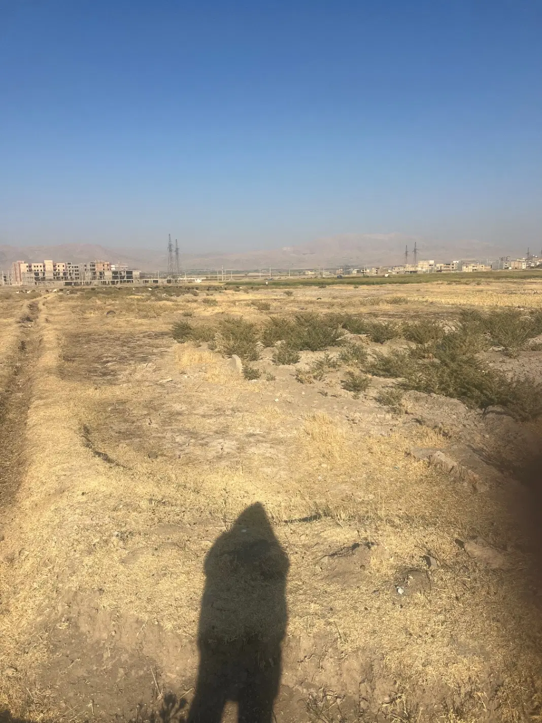 زمین روبروی مسکن ملی