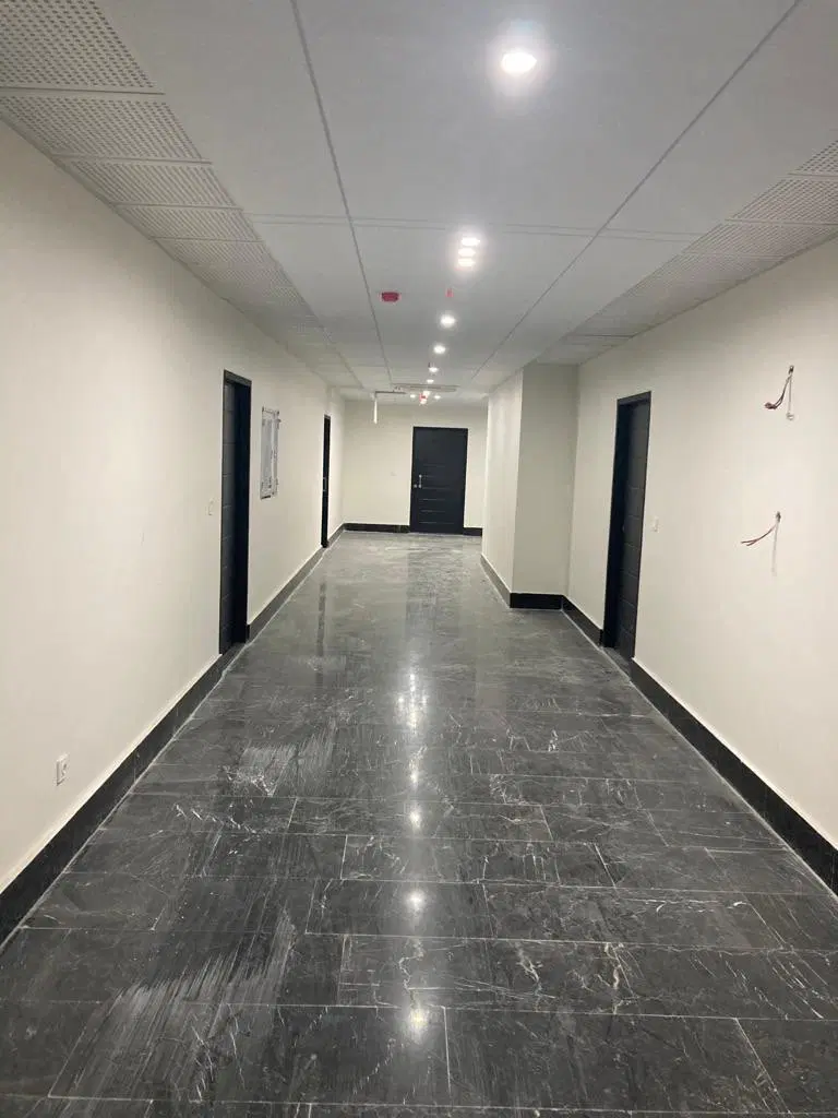 ۸۵ متر اداری دریاچه چیتگر