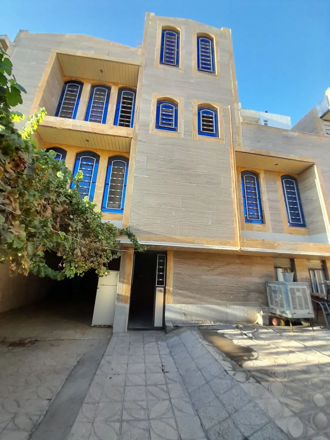 فروش ملک ۳طبقه در یاسوج