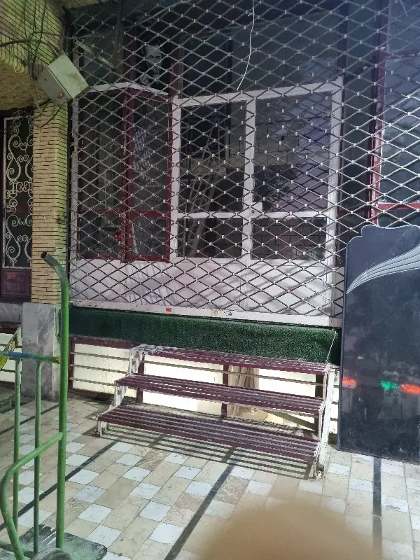 مغازه تجاری واقع در خیابان امام خمینی