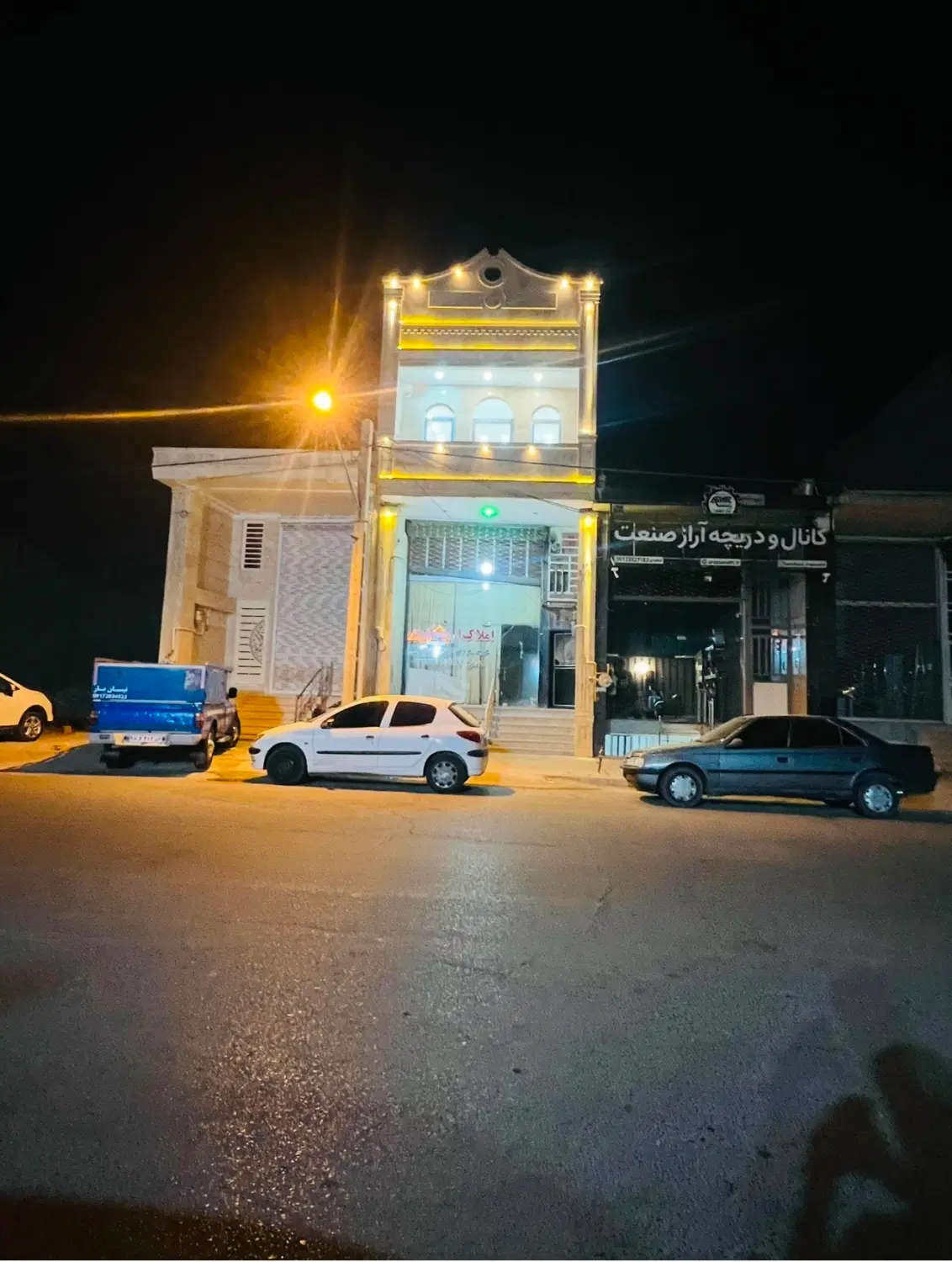 مغازه خامنه ای 8توحید