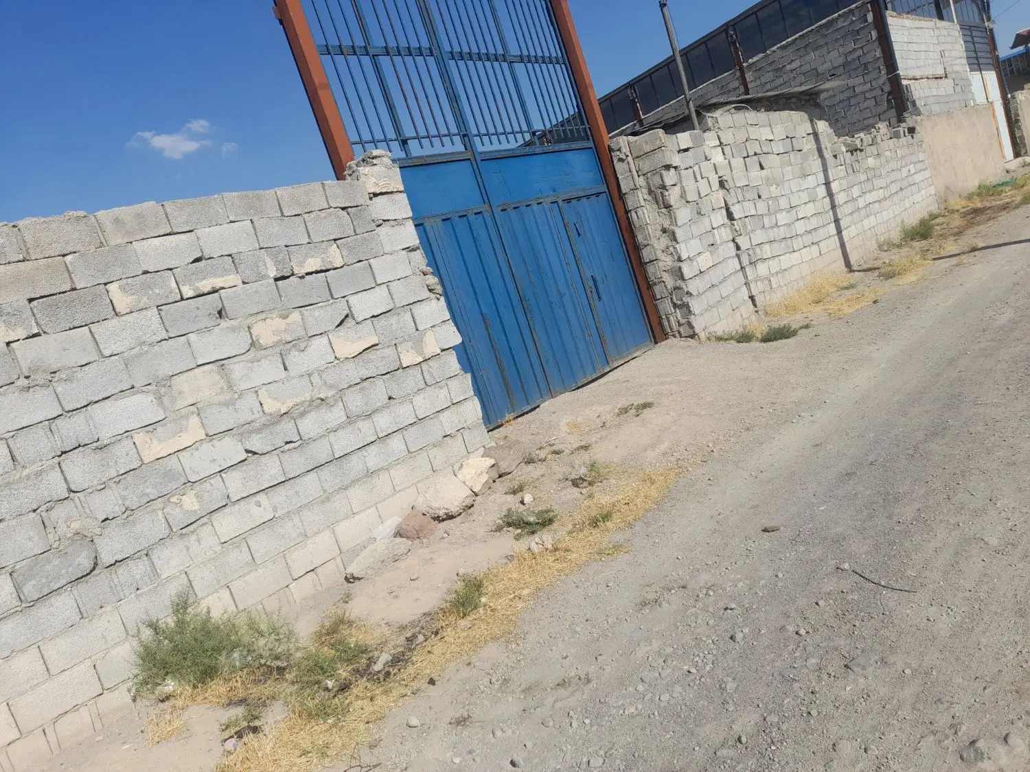 حصار ۵۰۰ متری داری آب وبرق