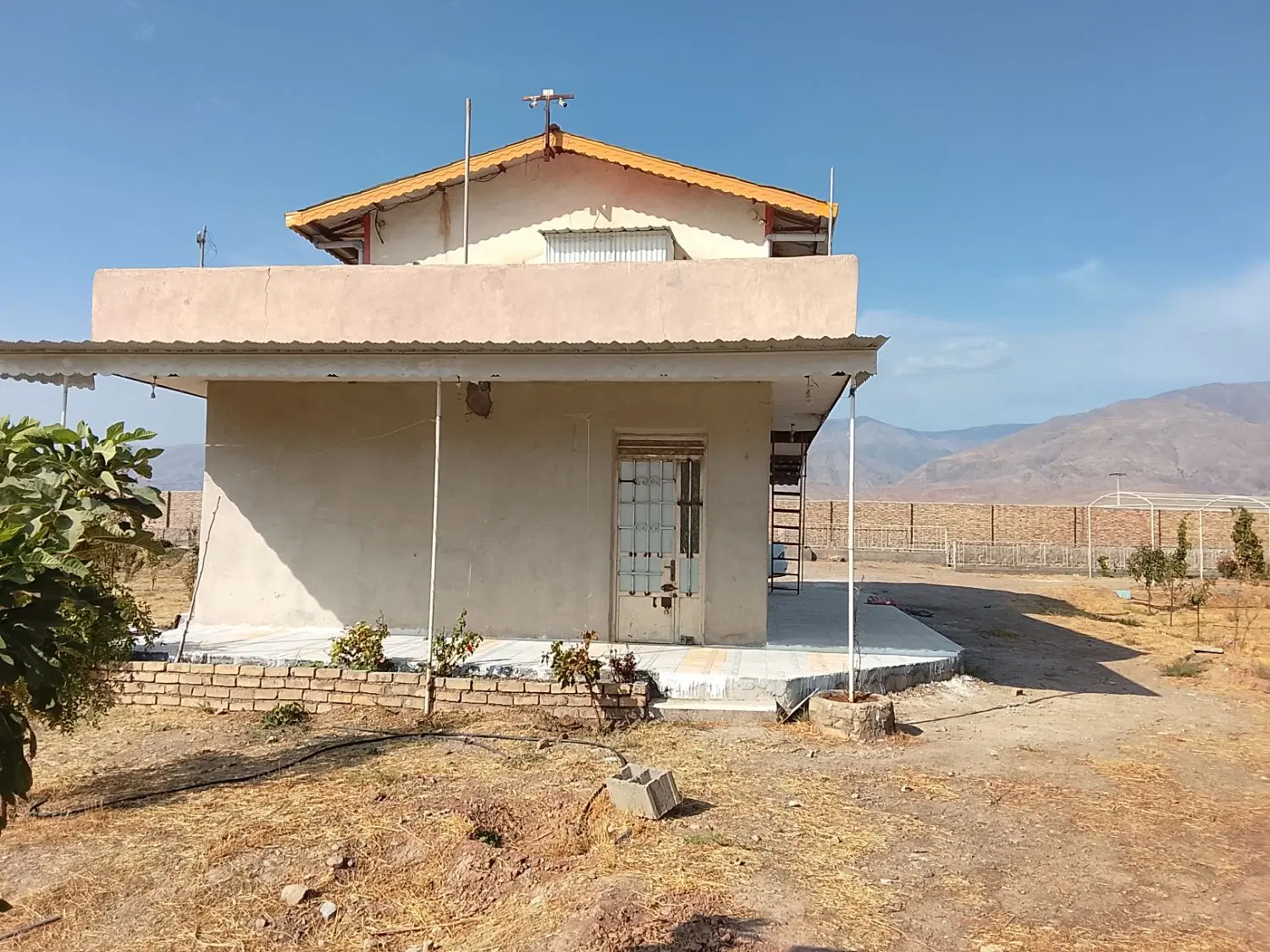 باغ ویلا ابتدای جاده روستای دشت