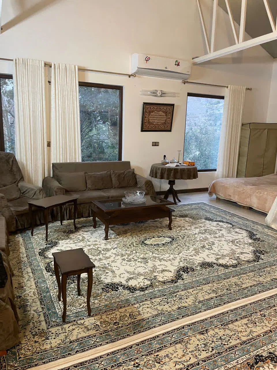 ویلا باغ اجاره سالانه بسیار شیک قمصر