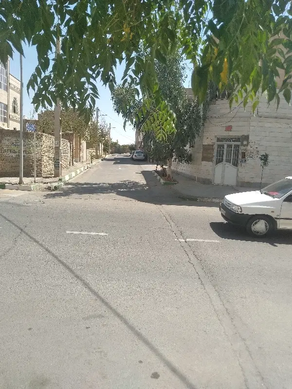 زمین با بنای احداثی در ان