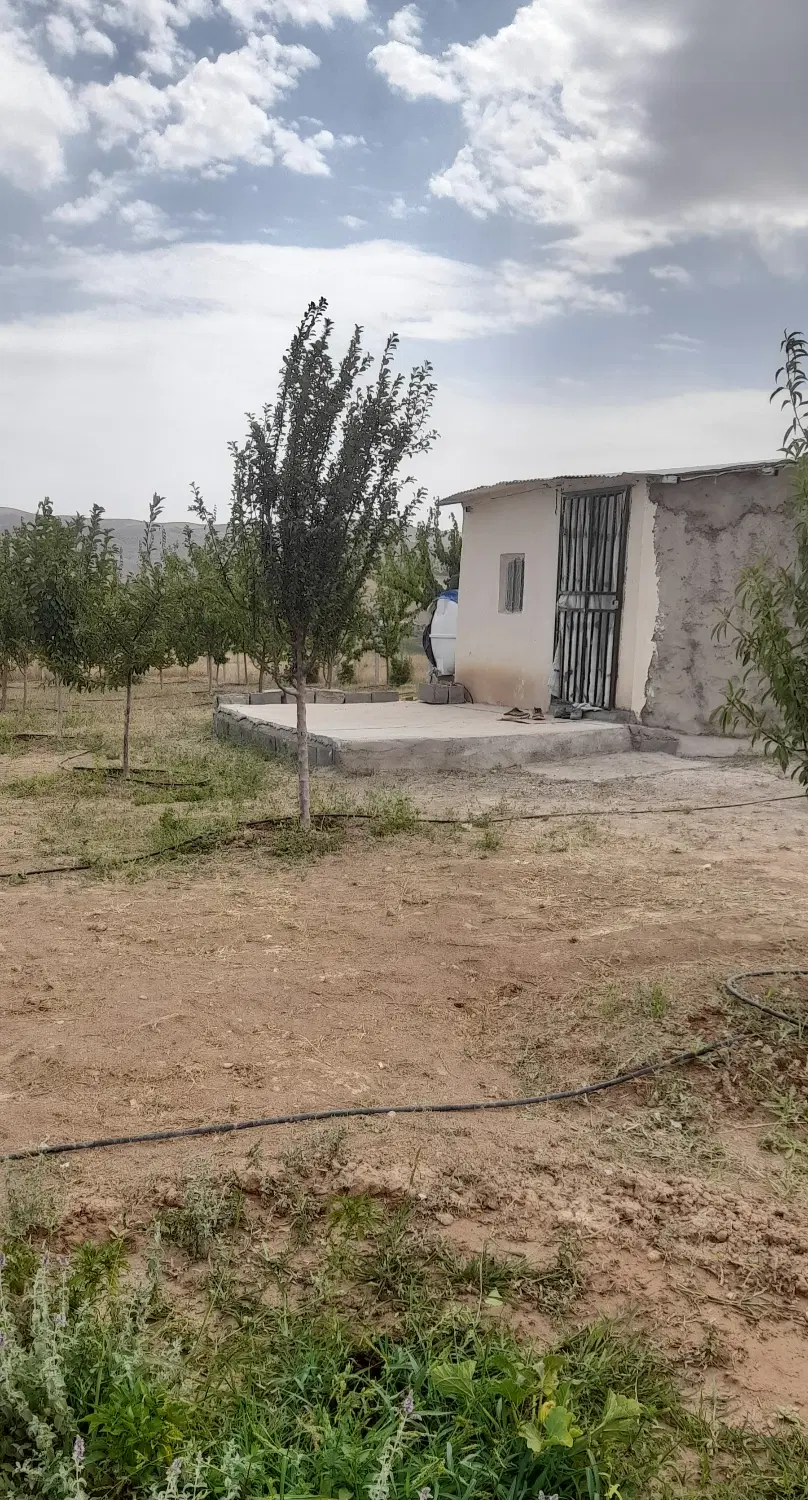 باغ ۱۰۰۰ متری در روستای کنگاور