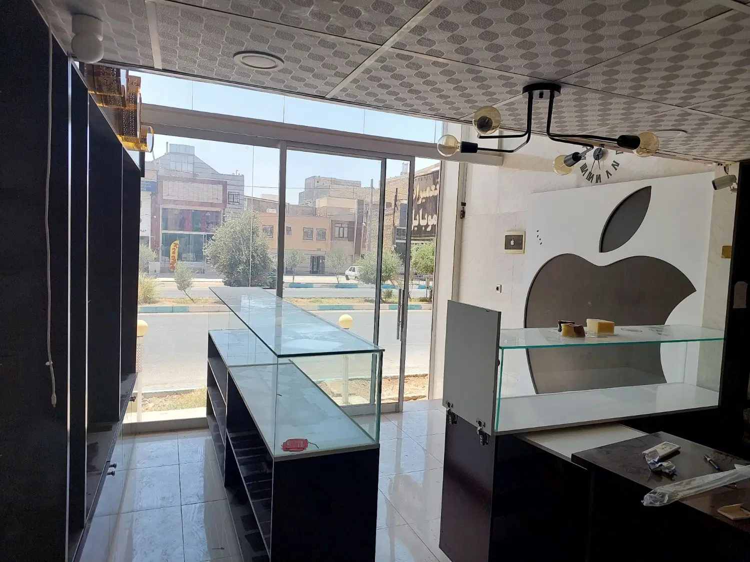 رهن و اجاره مغازه موبایل فروشی بادکور بلوار خاتم