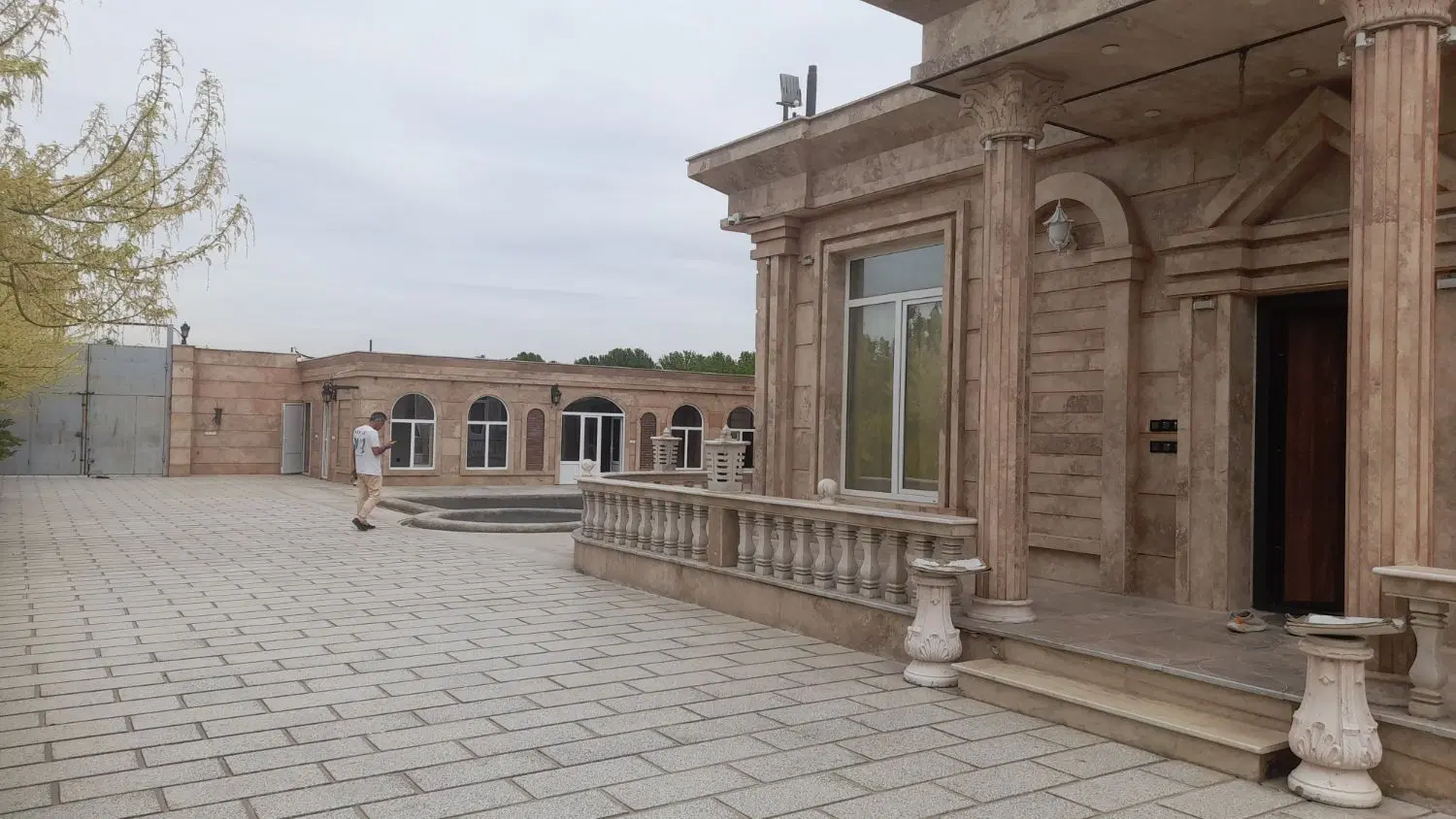 ۱۹۰۰مترباغ ویلای لوکس درابراهیم ابادشهریار