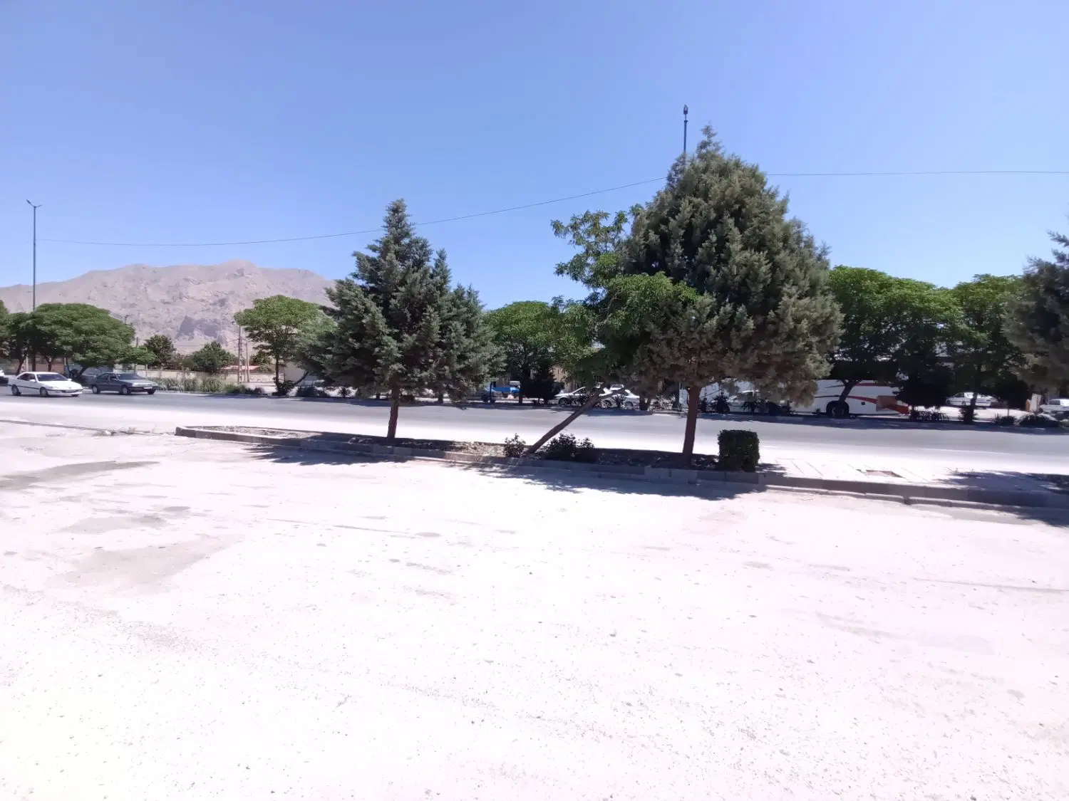 فروش-اجاره مغازه بر جاده سنندج-روبه روی-تعاون-سندی