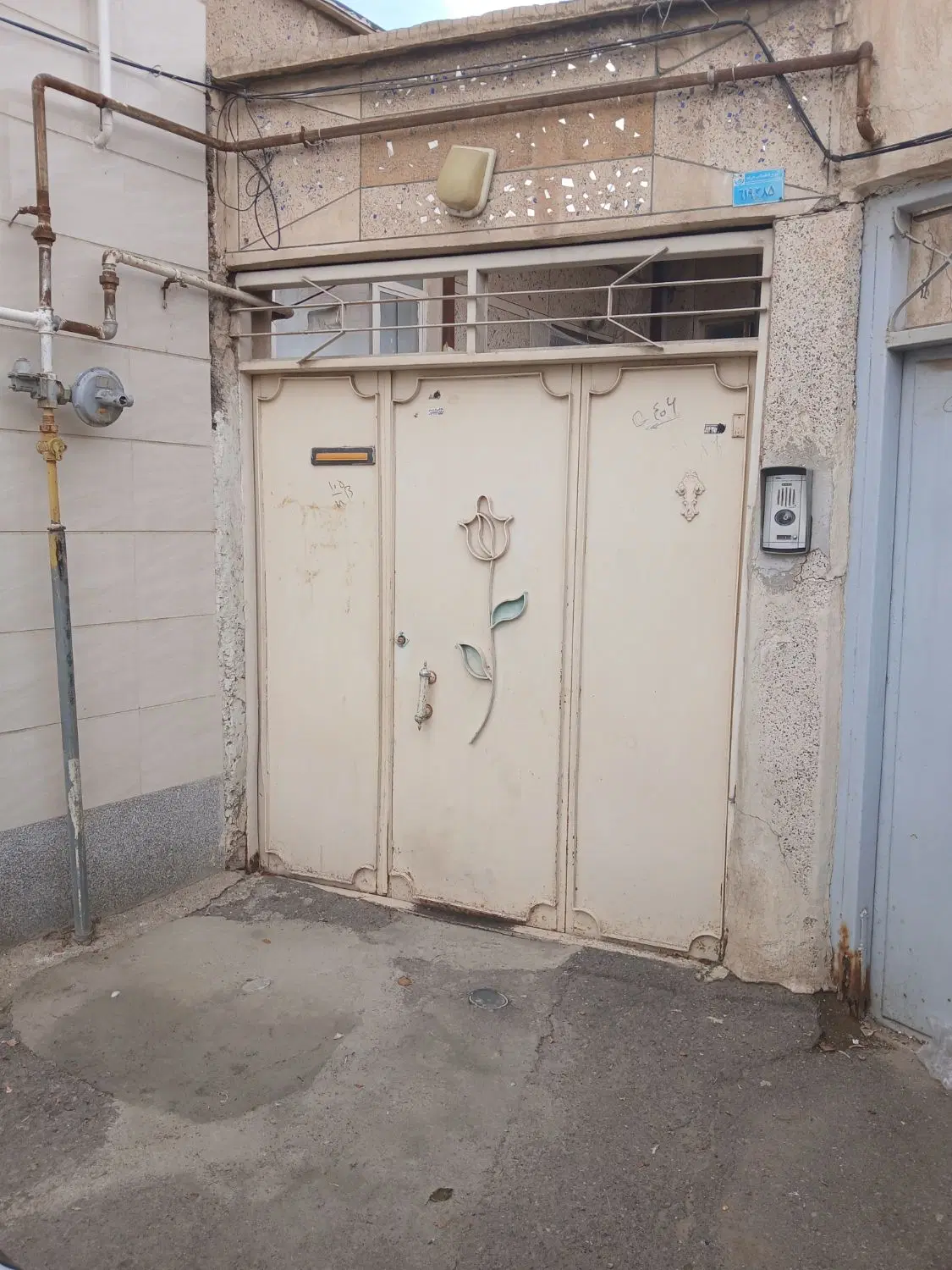 خانه مسکونی ۲۷۸ متر سند شش دانگ