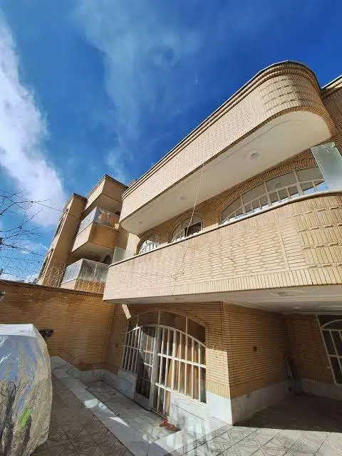 ویلایی 125 متری با 2 طبقه بازسازی شده_معبر 20 متری