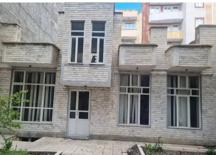 حیاط دو طبقه  طالقانی