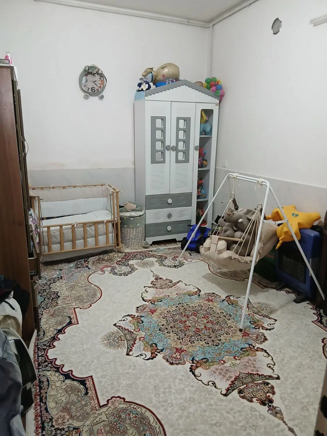 منزل مسکونی 85 متری همراه مغازه