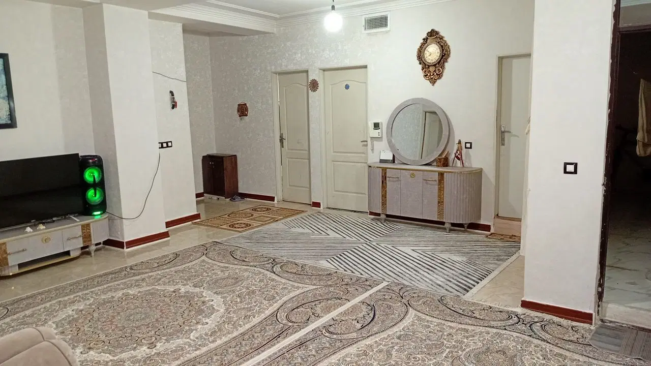 یک واحد ۱۱۰ متری اپارتمانطبقه همکف