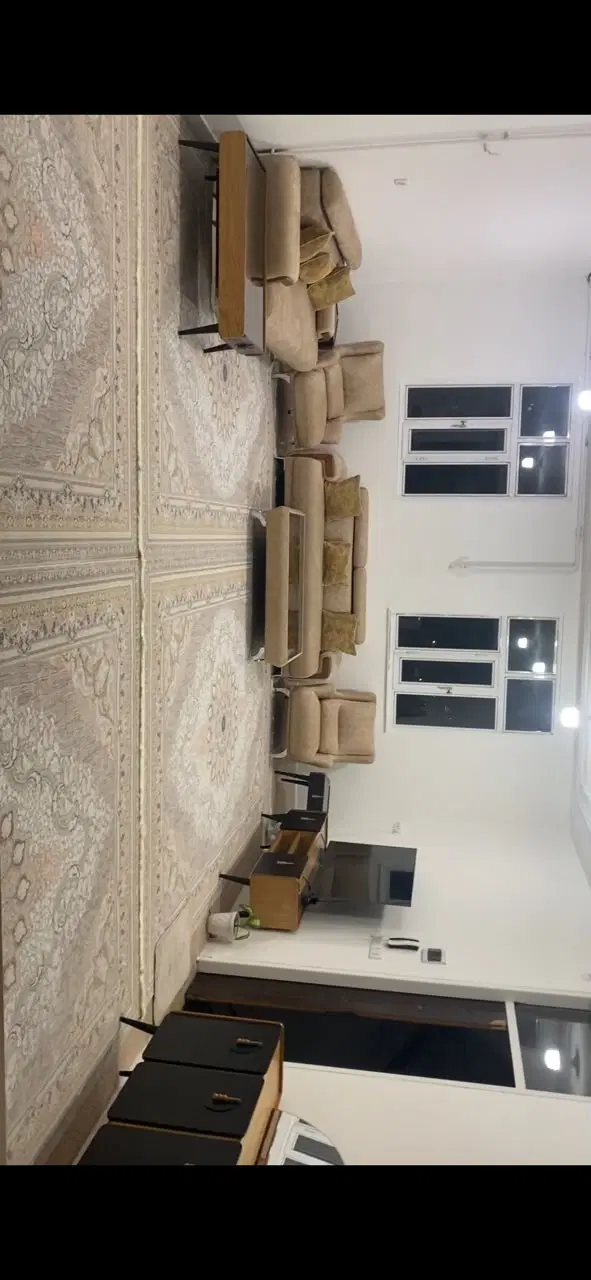 یک واحد آپارتمان طبقه سوم