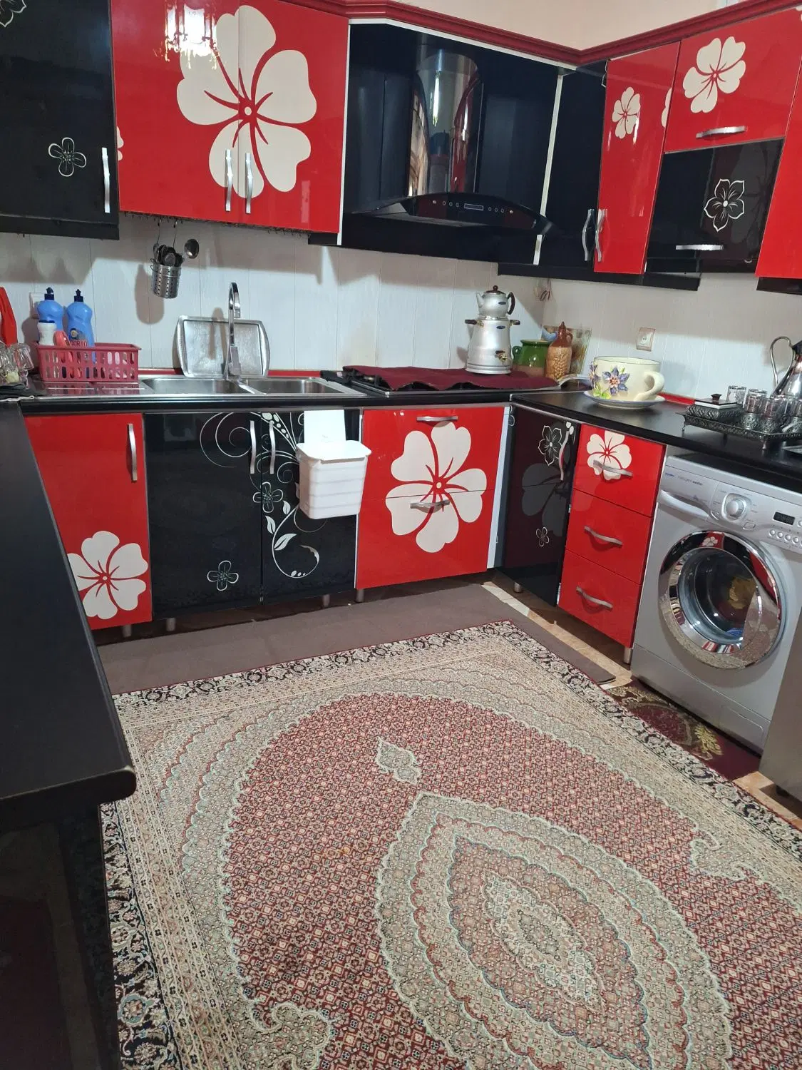 منزل مسکونی 2خوابه دارای انباری و حیاط ماشین رو