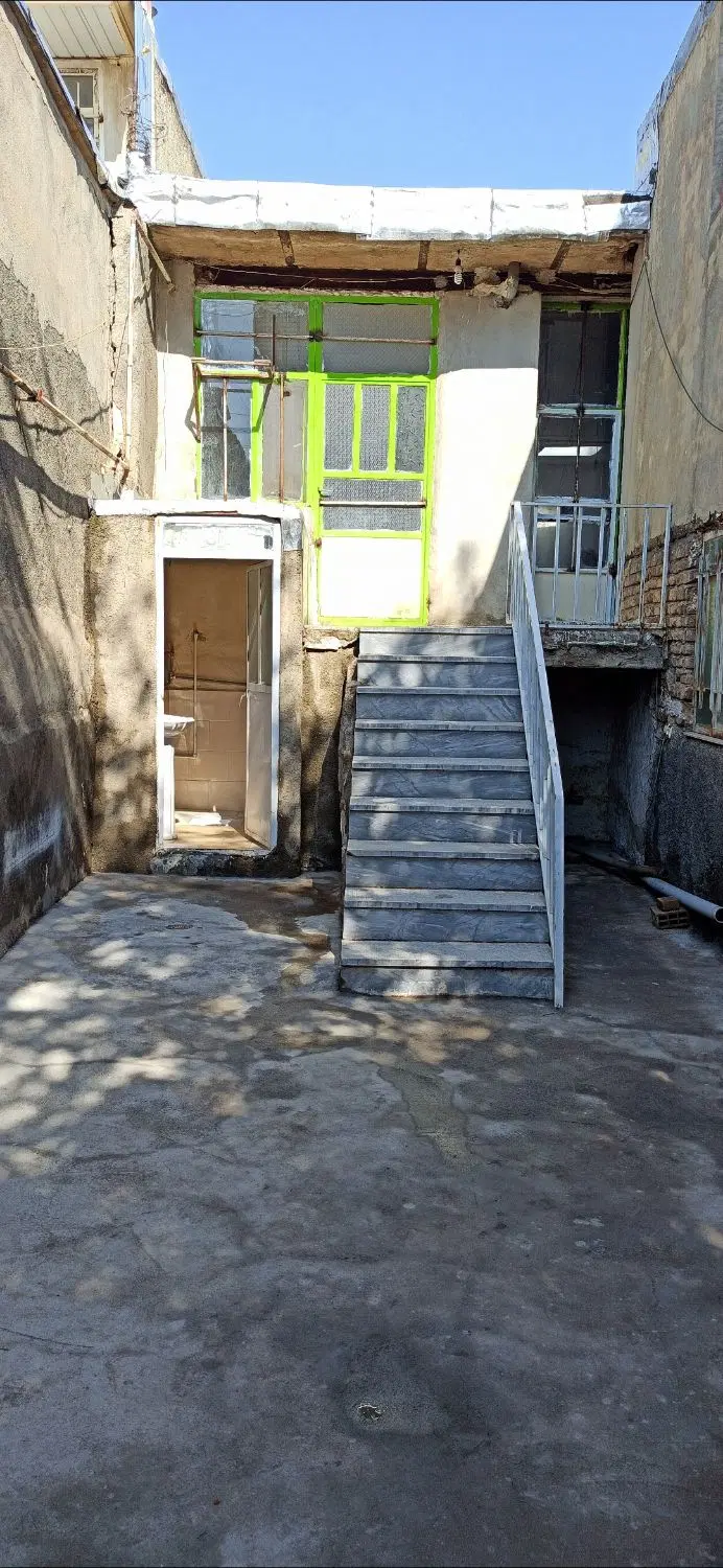 خانه ویلایی قلب کنگاور وسط بازار