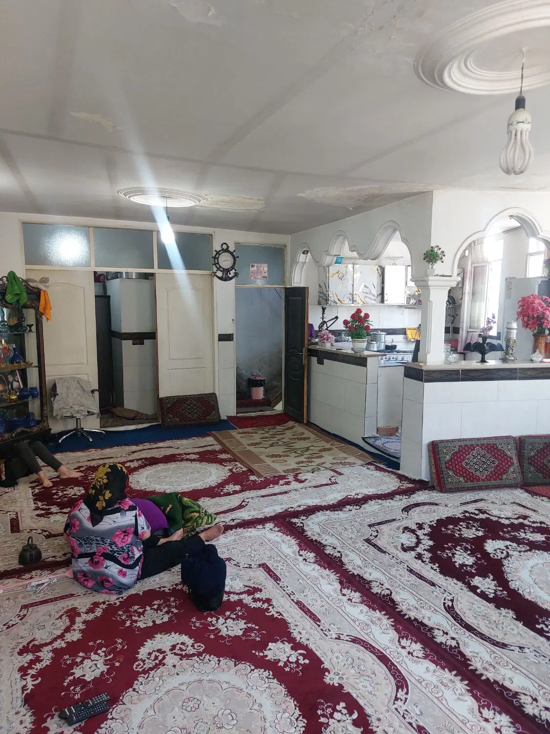 70 متر دو نبش، فروش و یا اجاره.دارای دو دهنه مغاز