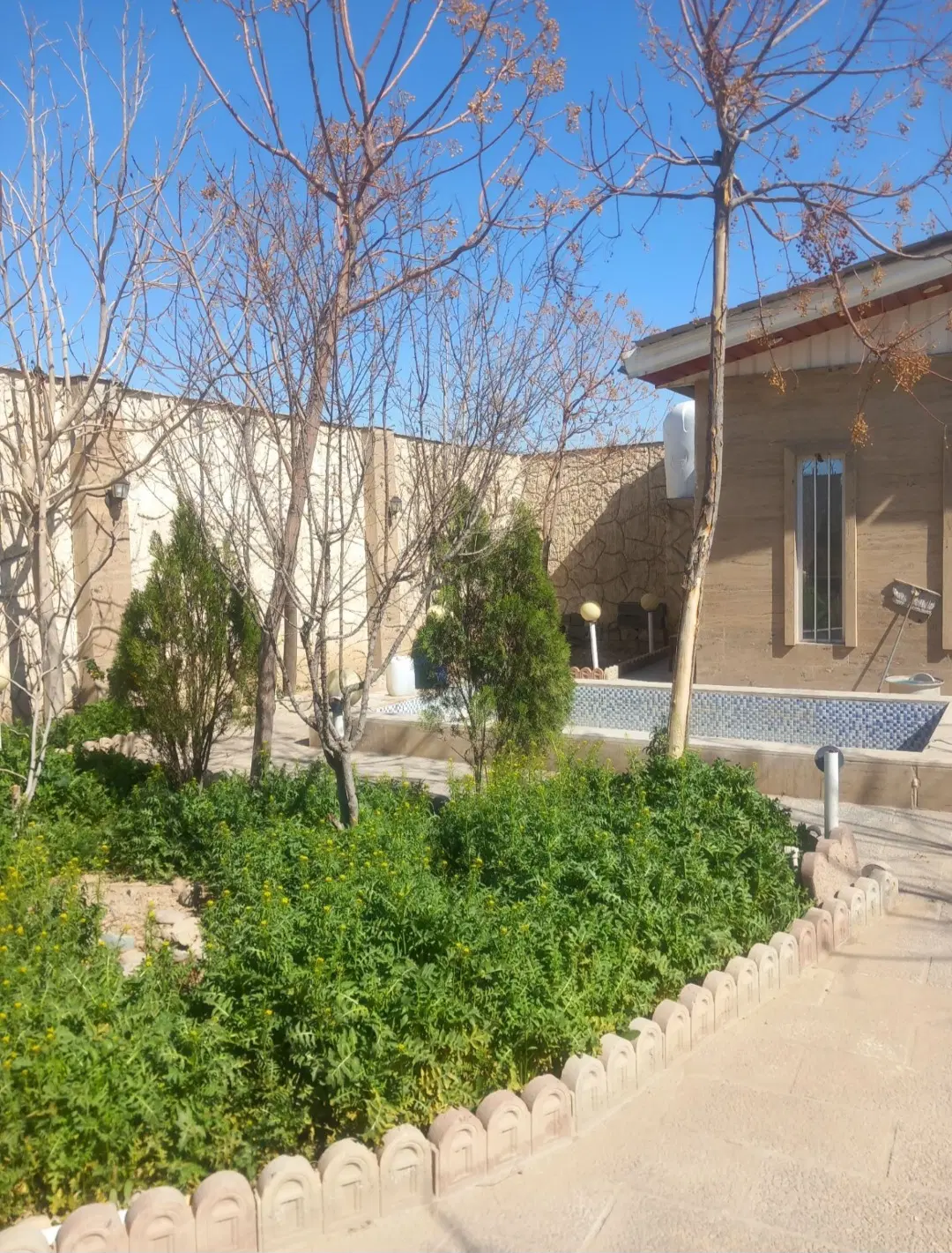 باغچه چهاردیواری