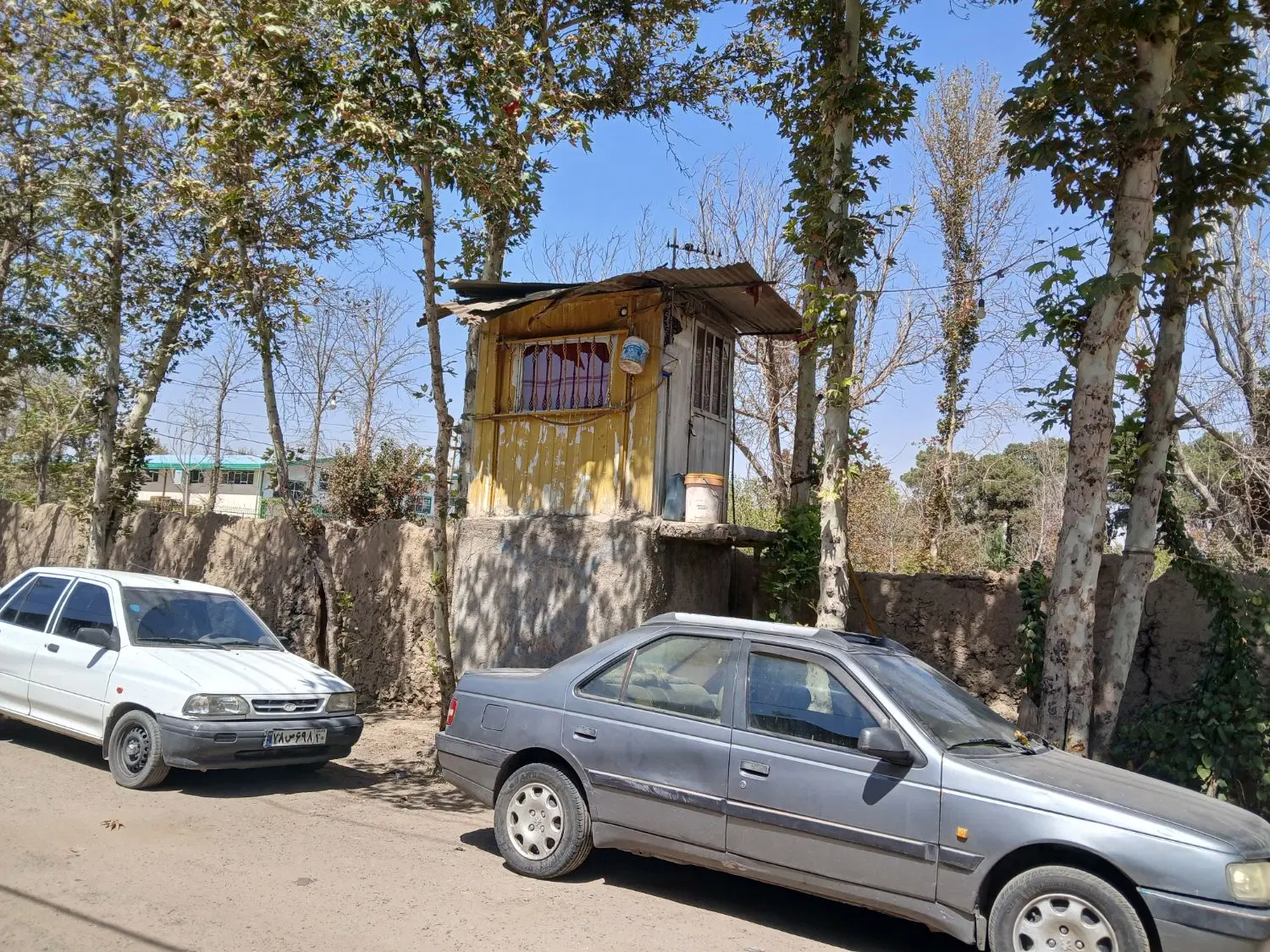 زمین فروشی