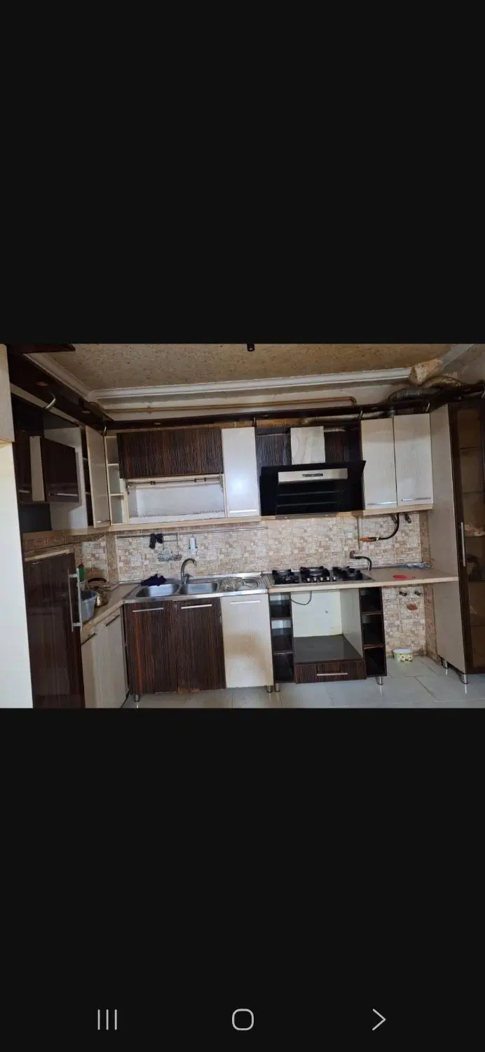 طبقه‌دوم راه جدا ابتدای خیابان رجایی