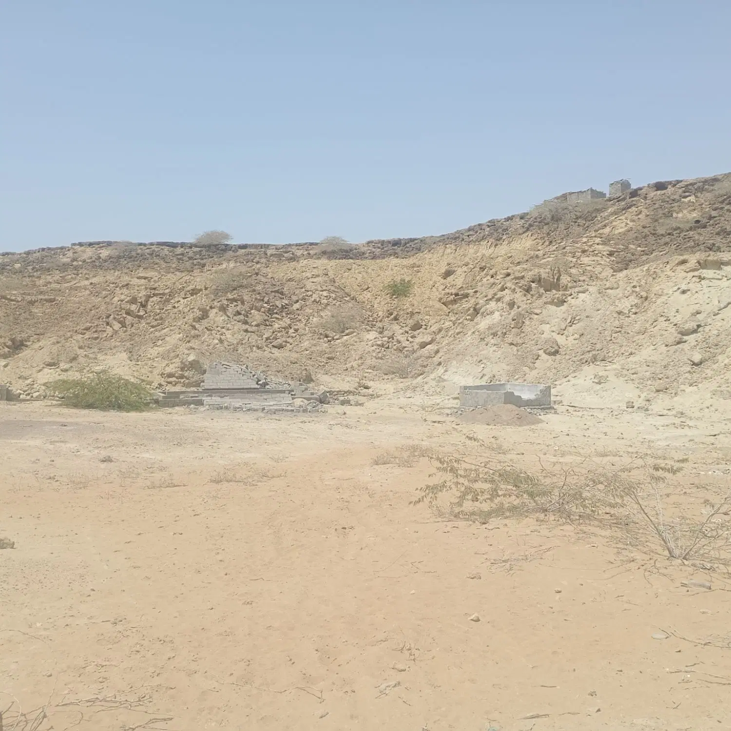 زمین فروشی کمب للو