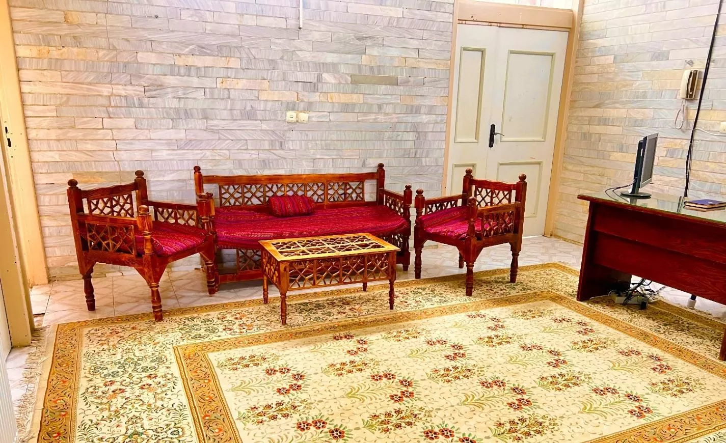 خوابگاه دخترانه بزرگمهر