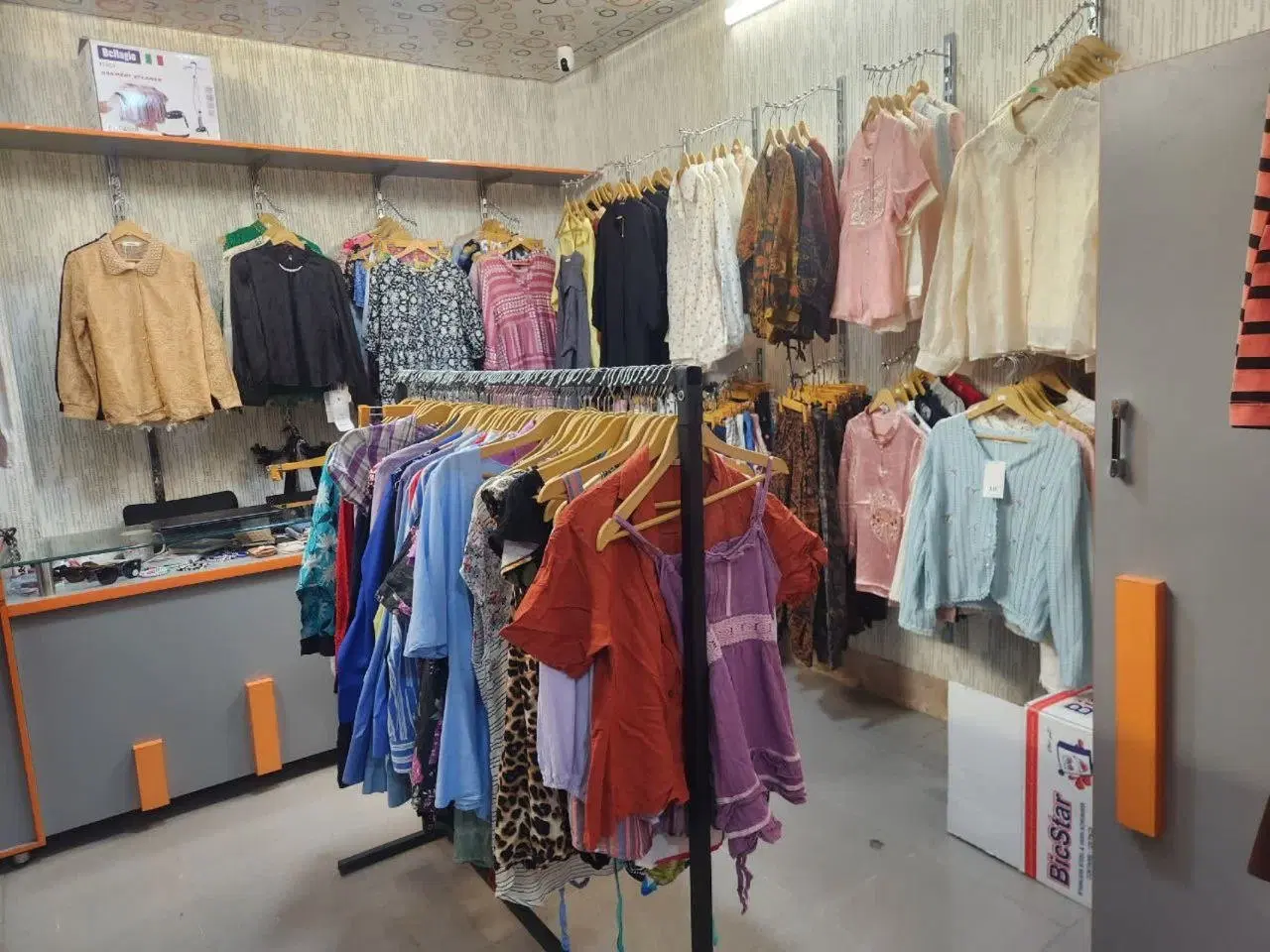یک باب مغازه در پاساژ طوبی