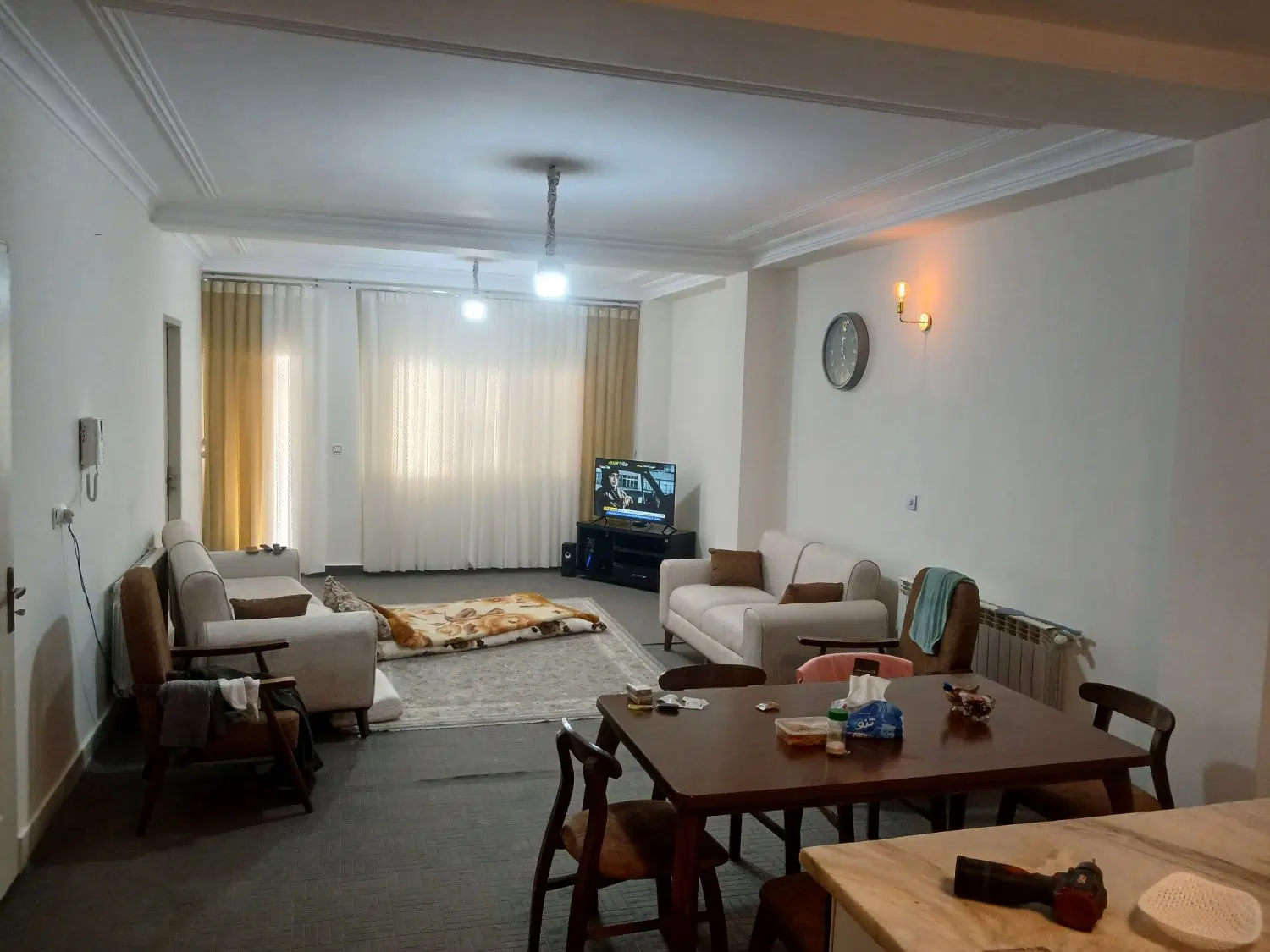 ساختمان ویلایی حیاط دار