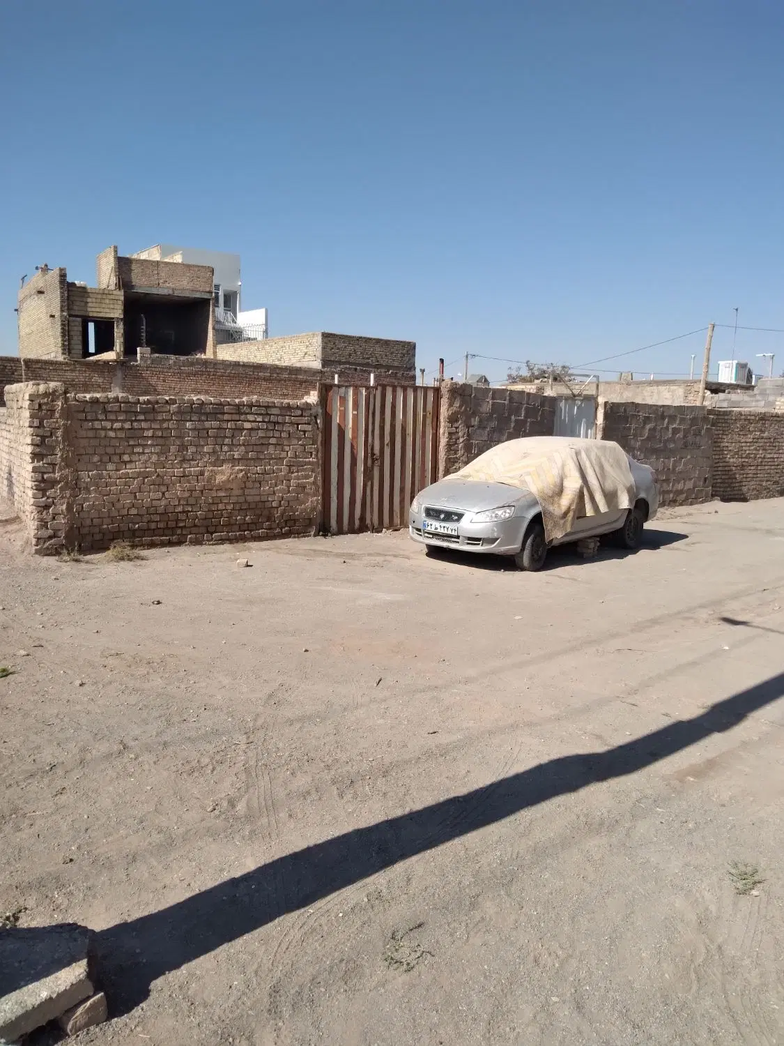 زمین چهاردیواری