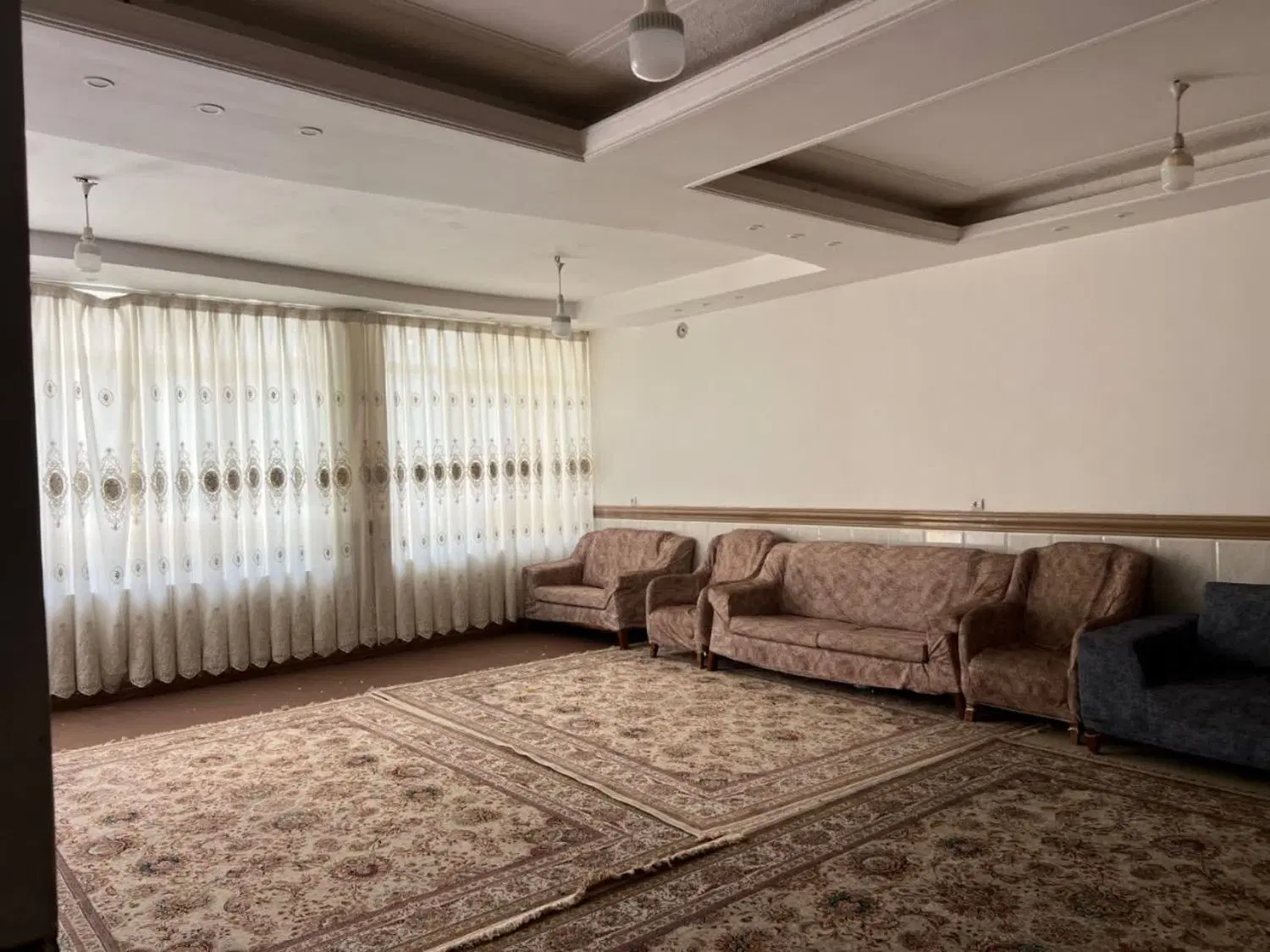 منزل مسکونی نیمه ساز