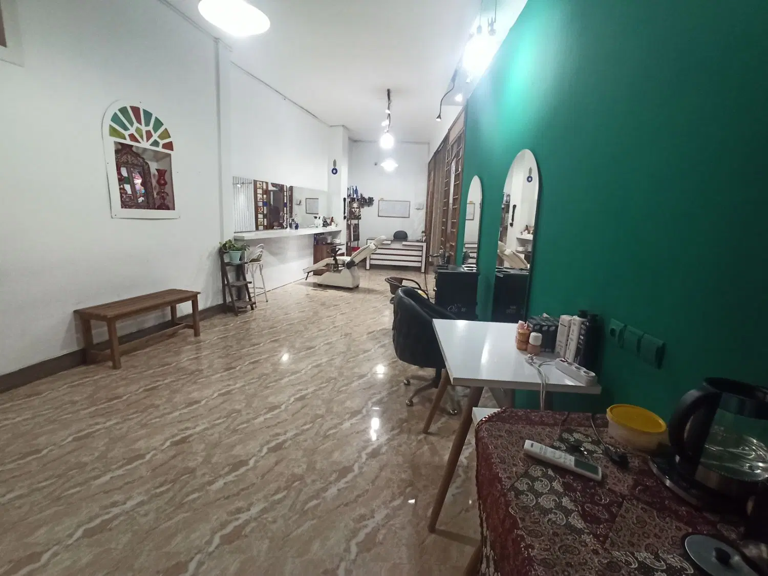 مغازه اجاره ای ( فضا هنری و سنتی و بسیار شیک )