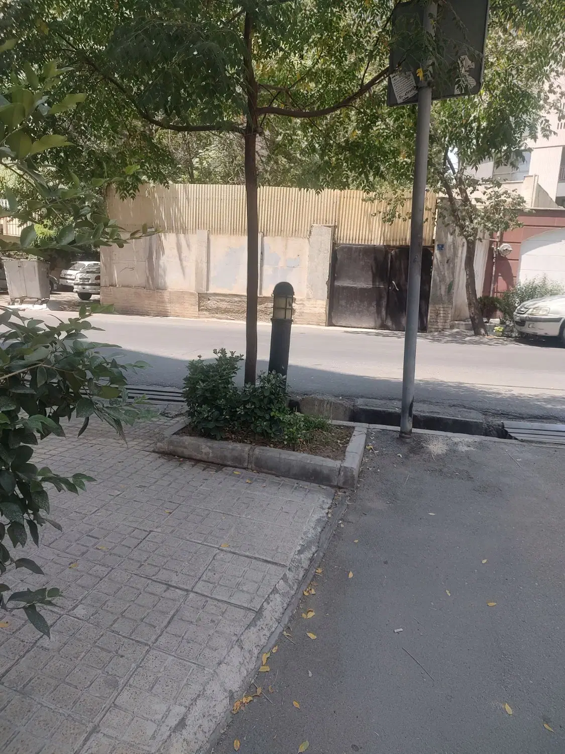 کلنگی ۷۰۰متری در شهر رودهن تاپ لوکیشن