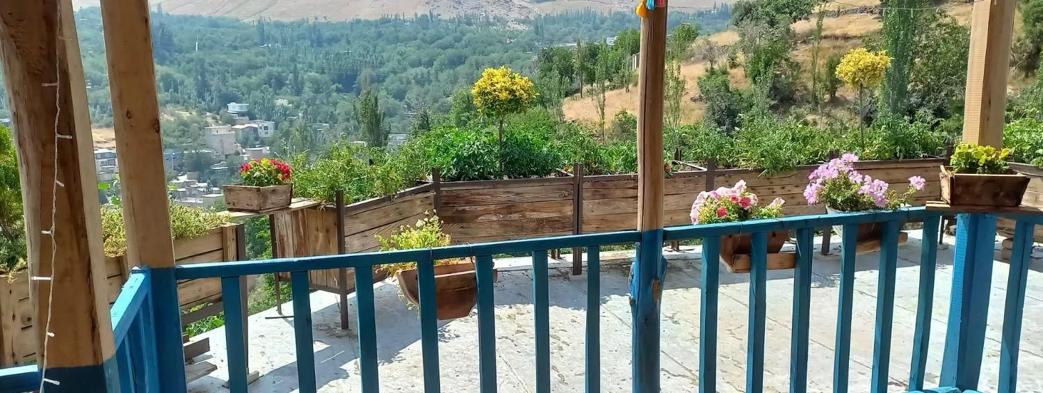 سوییت باغ سنتی با ویو دره مرادبیگ کد۱۰۰