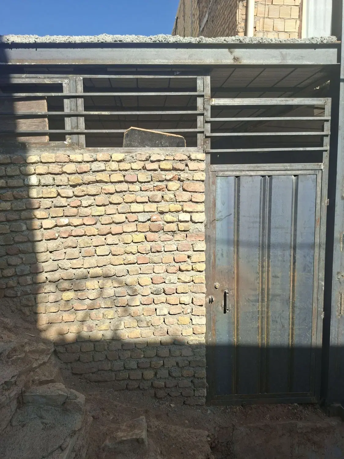 ساختمان و زمین