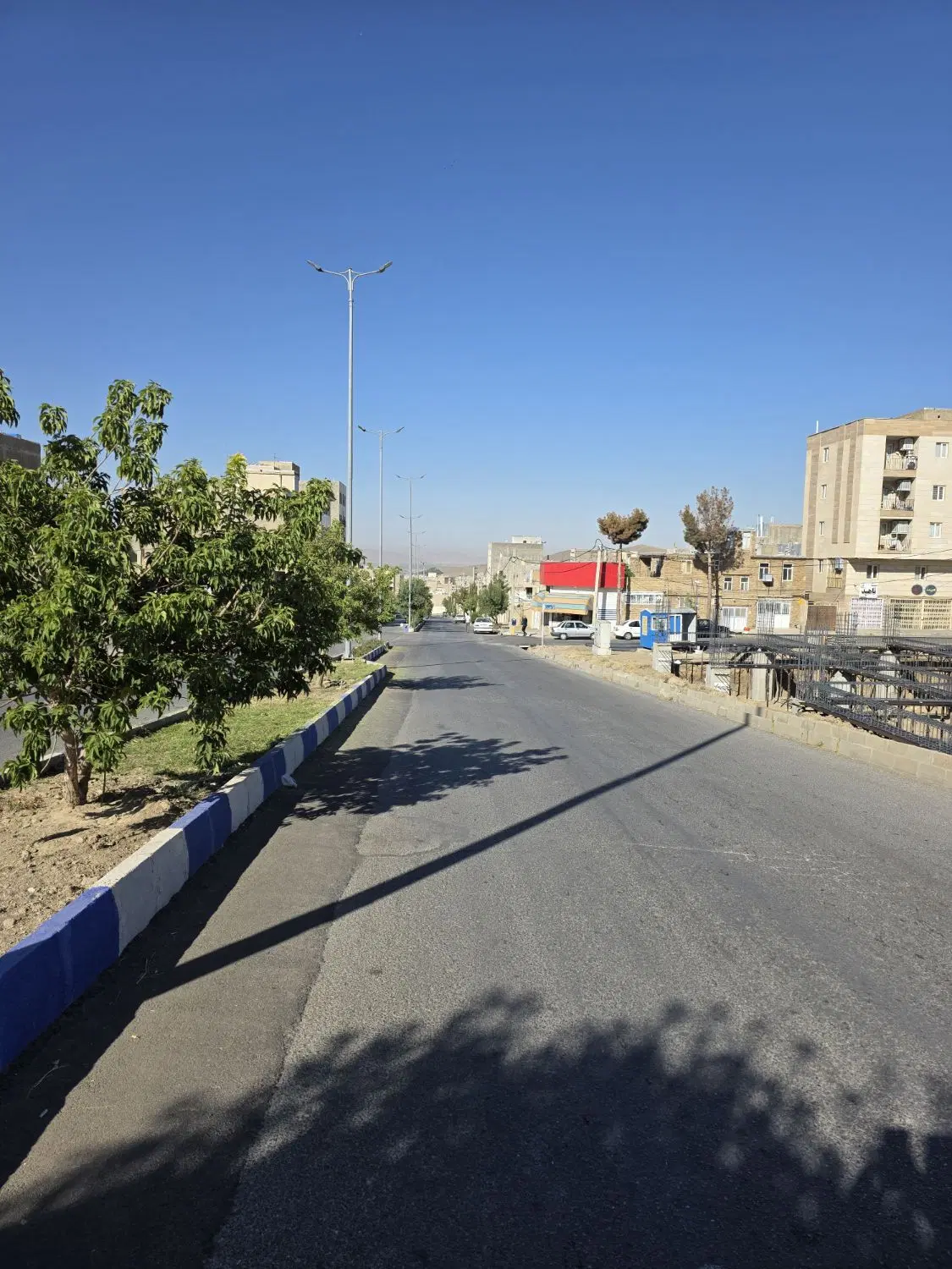 زمین ۲۰۵ متری دو بر