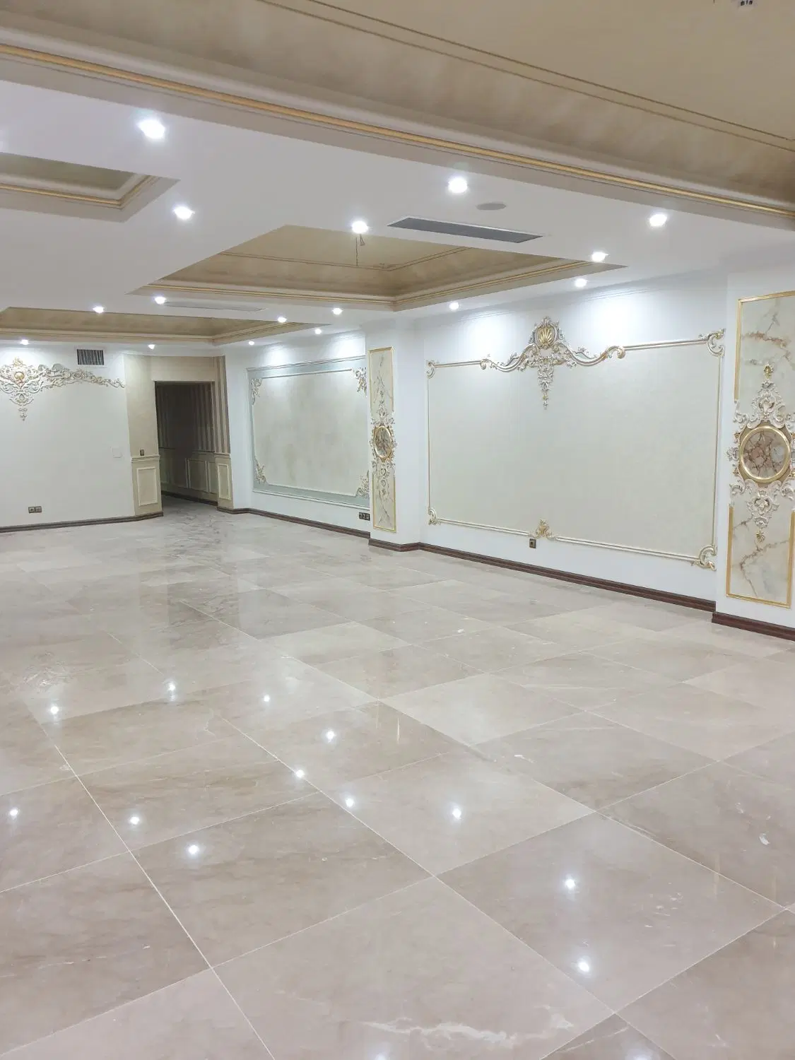 ۱۰۰ متر _ نوساز _ سالن پرده خور