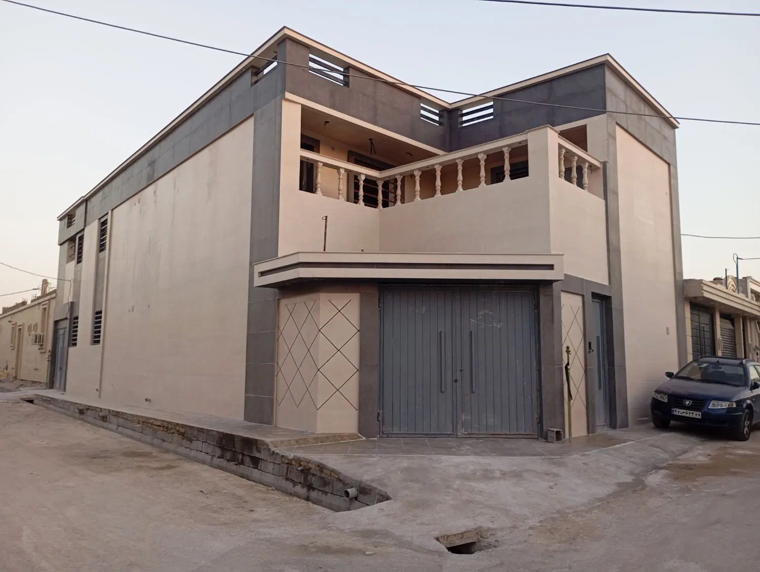 فروش طبقه بالا پارک ماشین  وهمکف.
