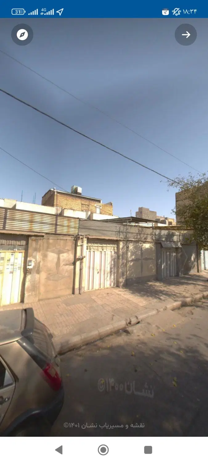 خانه ویلایی در حاشیه خیابان اصلی
